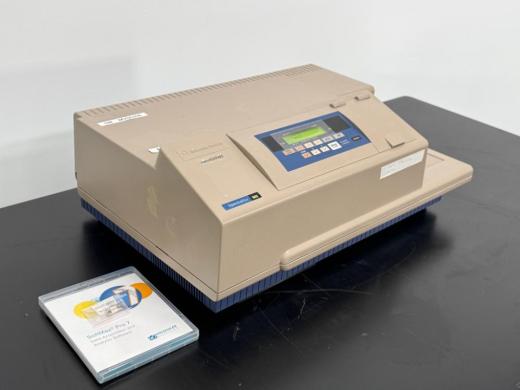 Molecular Devices SpectraMax M5 Multi-Mode Microplate Reader for Absorbance, Fluorescence, and Luminescence Assays-cover