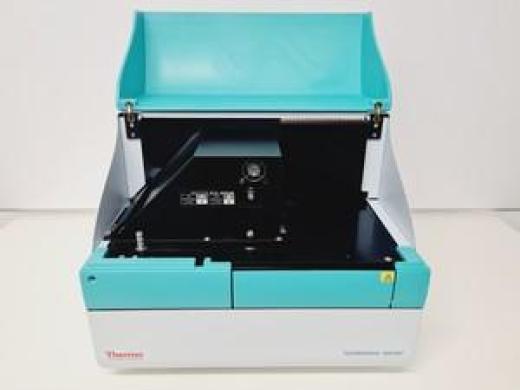 Thermo Fluoroskan Ascent 374 Microplate Reader Lab-cover