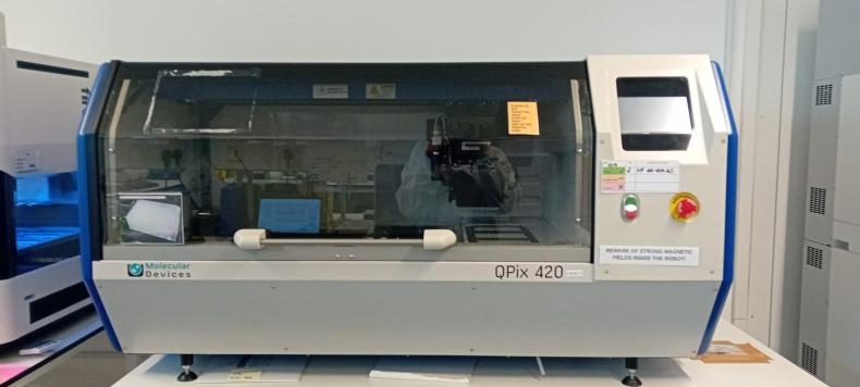 Molecular Devices QPix 420 Automated Microbial Colony Picker System for High-Throughput Screening-cover