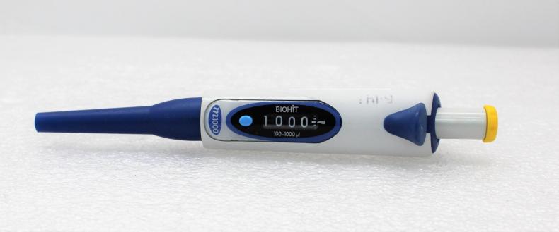 Biohit m1000 Single-Channel Mechanical Pipettor 100-1000 µL for Liquid Handling-cover