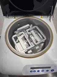 Eppendorf 5305 Concentrator Plus Benchtop Centrifuge for Sample Concentration, 3 of 4