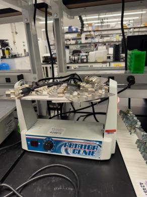 Scientific Industries Rotator Genie SI-2200 Laboratory Adjustable Speed Sample Rotator-cover