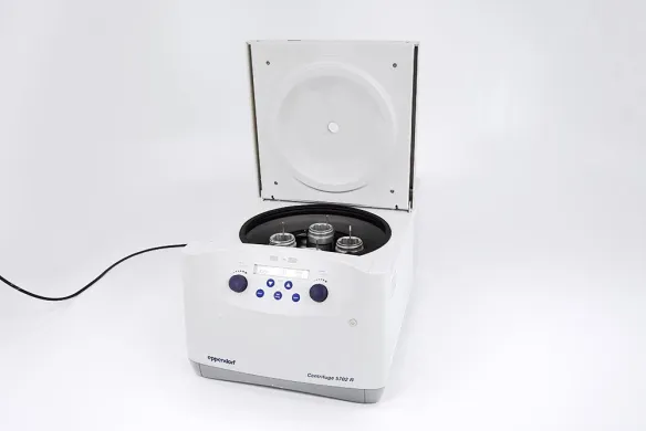 Eppendorf 5702R Refrigerated Benchtop Centrifuge with A-4-38 Rotor