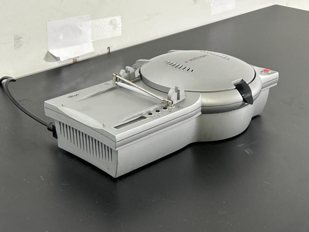 Invitrogen iBlot Protein Gel Transfer Device with Integrated Timer and Control Panel