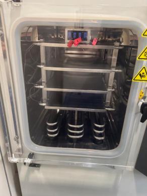 Millrock LD85S8 Laboratory Freeze Dryer with Integrated Stoppering System-cover