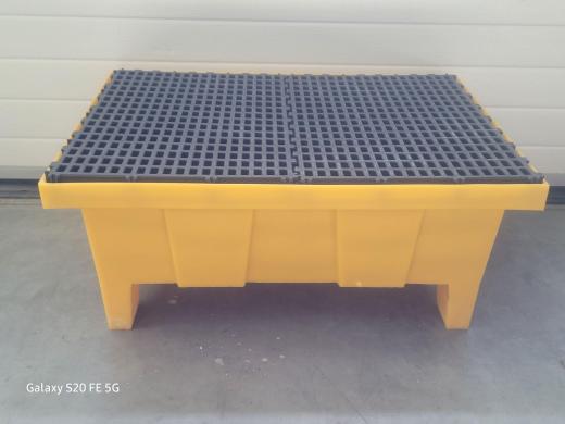 Plastic retention tank 70 liters on feet with grating 81x64x34 cm-cover