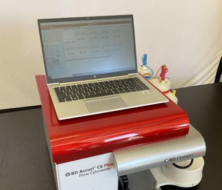 BD Accuri C6 Plus Flow Cytometer with BD CSampler Plus Automated Sample Loader-cover