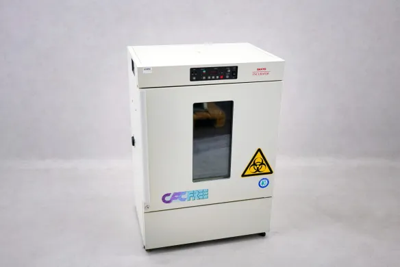 Sanyo MIR-153 Cooled Incubator with Microprocessor Control