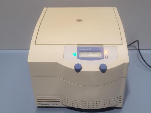 SIGMA 2-6 centrifuge with rotor 11030-cover