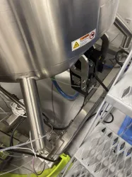 GE XDR-2000 Single-Use Bioreactor for Cell Culture and Bioprocessing, 3 of 4
