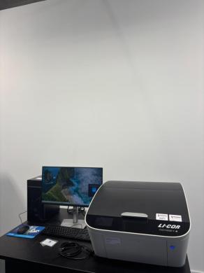 LI-COR Odyssey M Imaging System Model 3350-cover