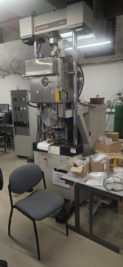 Instron 8501 Servo Hydraulic Test Frame with Integrated Vacuum Furnace for High-Temperature Materials Testing-cover