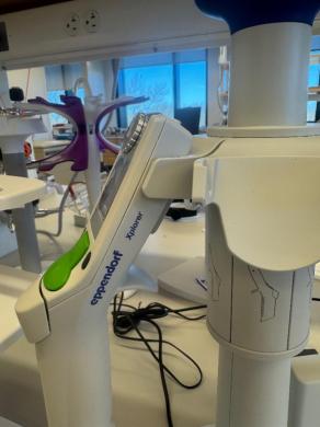Eppendorf Xplorer Electronic Multichannel Pipettes - Quantity 2-cover