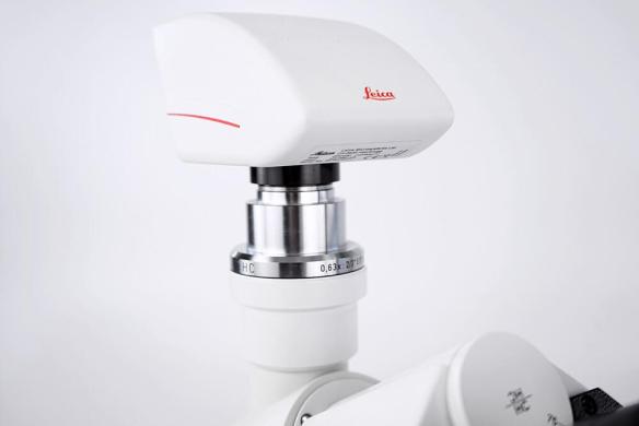 Leica DMLS Trinocular Microscope with Abbe Condenser, 10x/40x/100x Objectives and DFC450 Camera-cover