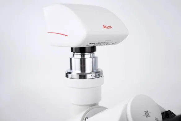 Leica DMLS Trinocular Compound Microscope with Abbe Condenser, 10x/40x/100x Objectives and DFC450 Camera