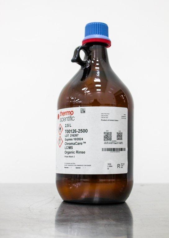 Thermo Scientific UN1230 Methanol and UN1648 Acetonitrile Glass Bottles Set for Analytical Solvents