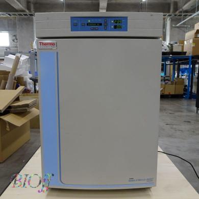 Thermo 3140 Water Jacketed CO2 Incubator 184L-cover