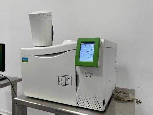 PerkinElmer Clarus 590 Benchtop Gas Chromatograph with Integrated Touchscreen and TotalChrom Software-cover