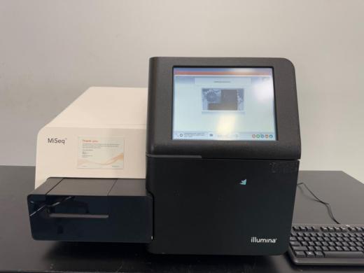 Illumina MiSeq Benchtop Gene Sequencing System with Integrated Touchscreen-cover