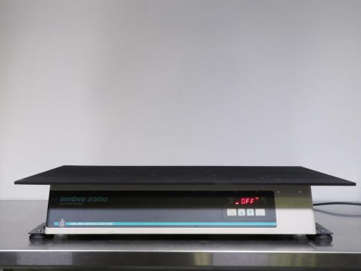 New Brunswick Innova 2350 Orbital Shaker-cover