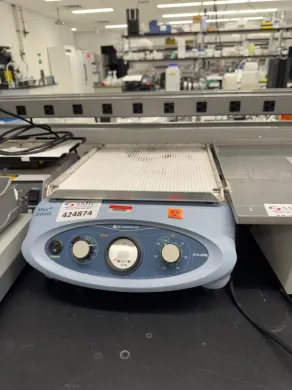 Thermo Fisher Scientific Barnstead MaxQ 2000 Platform Shaker Model SHKA2000