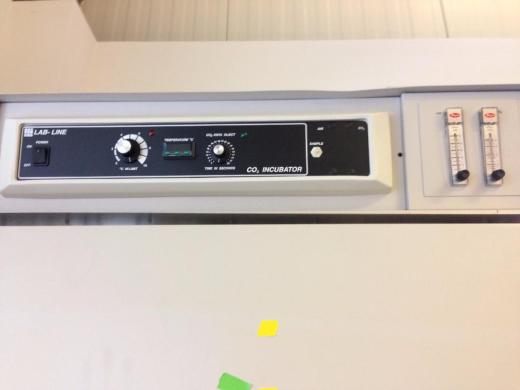 Lab-Line Model 399 CO2 Incubator with Precise Temperature and CO2 Control for Cell Culture-cover