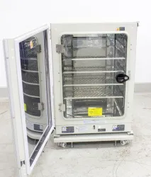 Panasonic MCO-170AICUV-PA CO2 Incubator with Touchscreen Control, 5.8 cu.ft. Capacity, 3 of 9