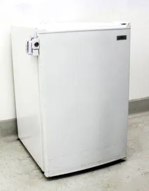 Summit FS60M-L 5.0 cu.ft. Manual Defrost Upright Freezer, 22-inch Width