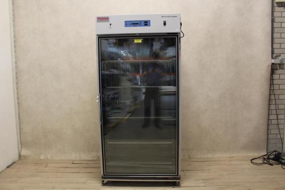 Thermo Scientific Reach-In 3951 Large-Capacity CO2 Incubator-cover