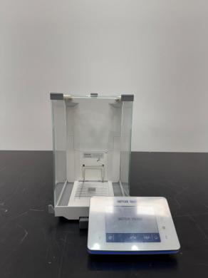 Mettler Toledo XSR105DU Analytical Balance for Precision Laboratory Weighing-cover