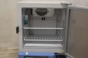 Thermo Scientific Revco REL404V Laboratory Refrigerator for 4°C Sample Storage, 3 of 3