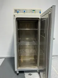 Kendro UT6420 High-Temperature Laboratory Incubator with Adjustable Shelving, 3 of 4