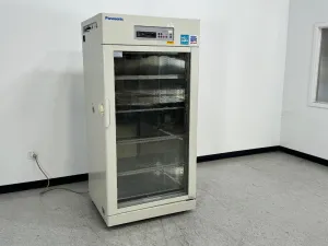 Panasonic IncuSafe CO2 Incubator for Cell Culture Applications, 2 of 4