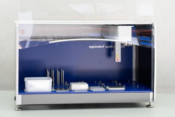 Eppendorf epMotion 5075 Automated Pipetting Robot for Precise Liquid Handling-cover