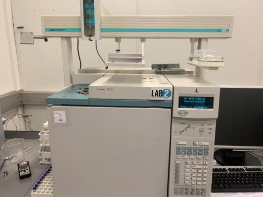 Refurbished Agilent 6890N with CTC Autosampler-cover