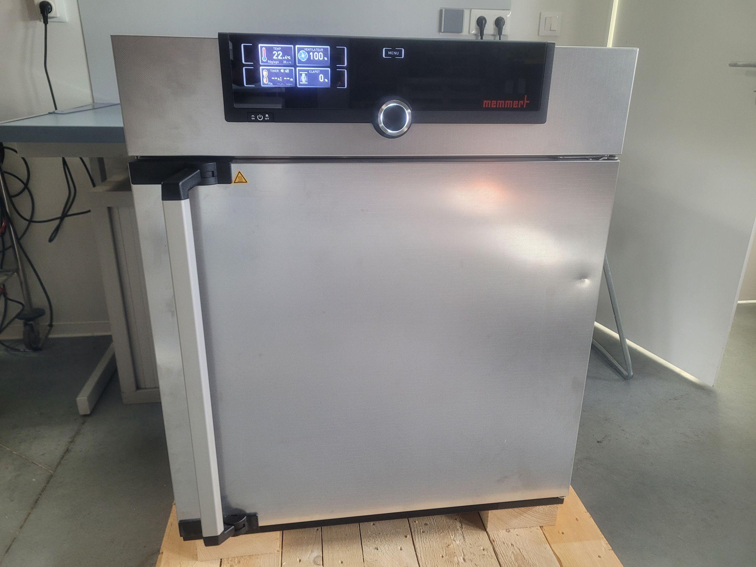 MEMMERT UF110 Universal Oven and Incubator with Forced Convection, 300°C, 108L Capacity