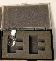 VWR 58016-630 Cylindrical 20mm UV Spectrophotometer Cell, 2 of 3