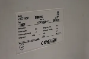 Zanussi ZRG716CW Laboratory Refrigerator, 2 of 4