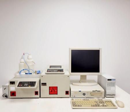 Perkin Elmer HPLC System - 250 LC - 235C LC235C - 600 Link 610 Lab-cover