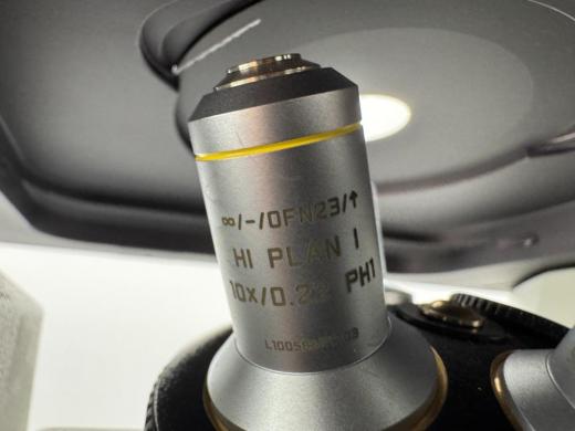 Leica DMi1 Inverted Microscope with HI PLAN Objectives and Trinocular Head-cover