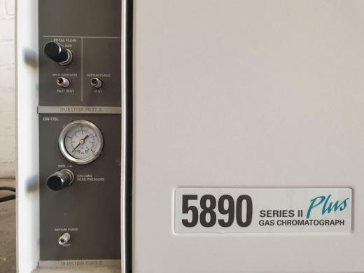 HP 5890 Series II Plus Gas Chromatography-cover