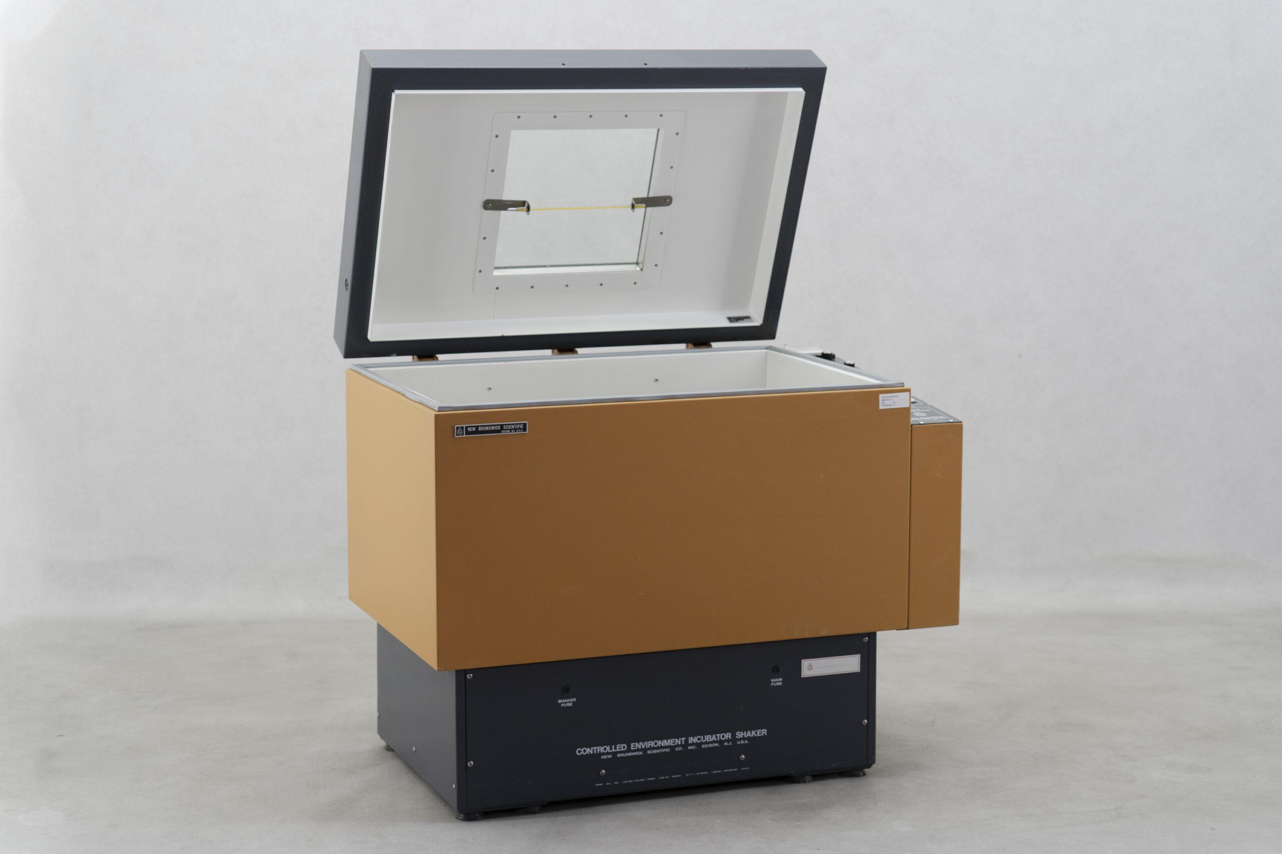 New Brunswick G25 Orbital Shaking Incubator with Forced Convection and Cooling Capability