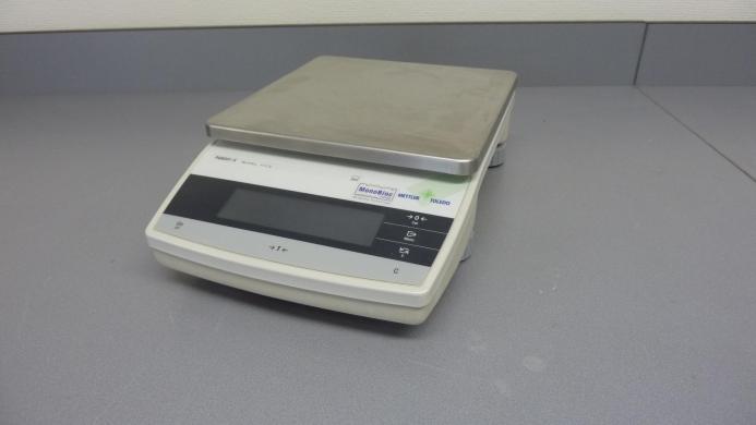 Mettler PG 8001-S Precision Balance with 8100 g Capacity and 0.1 g Readability-cover