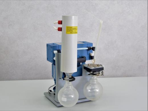 Vacuubrand MZ2C Laboratory Vacuum Pump for Filtration and Evaporation-cover