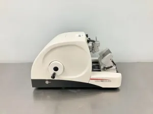 Leica RM2125 RTS Manual Rotary Microtome for Precision Tissue Sectioning, 2 of 10