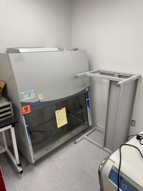 Labconco Logic+ 4' Class II Biosafety Cabinet Model 302419101-cover