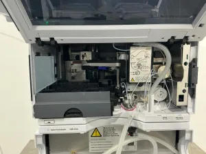 Agilent 1290 Infinity II High-Performance Liquid Chromatography (HPLC) System, 3 of 4