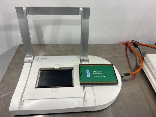 Axion BioSystems Maestro MM Live-Cell Imaging System for Advanced Cellular Analysis-cover