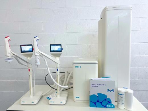 Milli-Q IQ 7005 Laboratory Water Purification System with 100 L Storage and UV Sterilization-cover