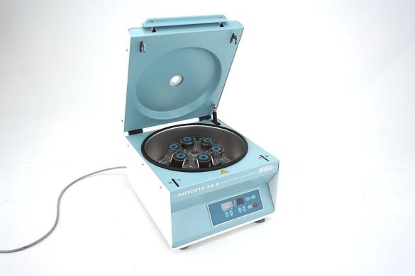 Hettich Rotofix 32A Benchtop Centrifuge with 1619 Rotor and 1681 Buckets-cover